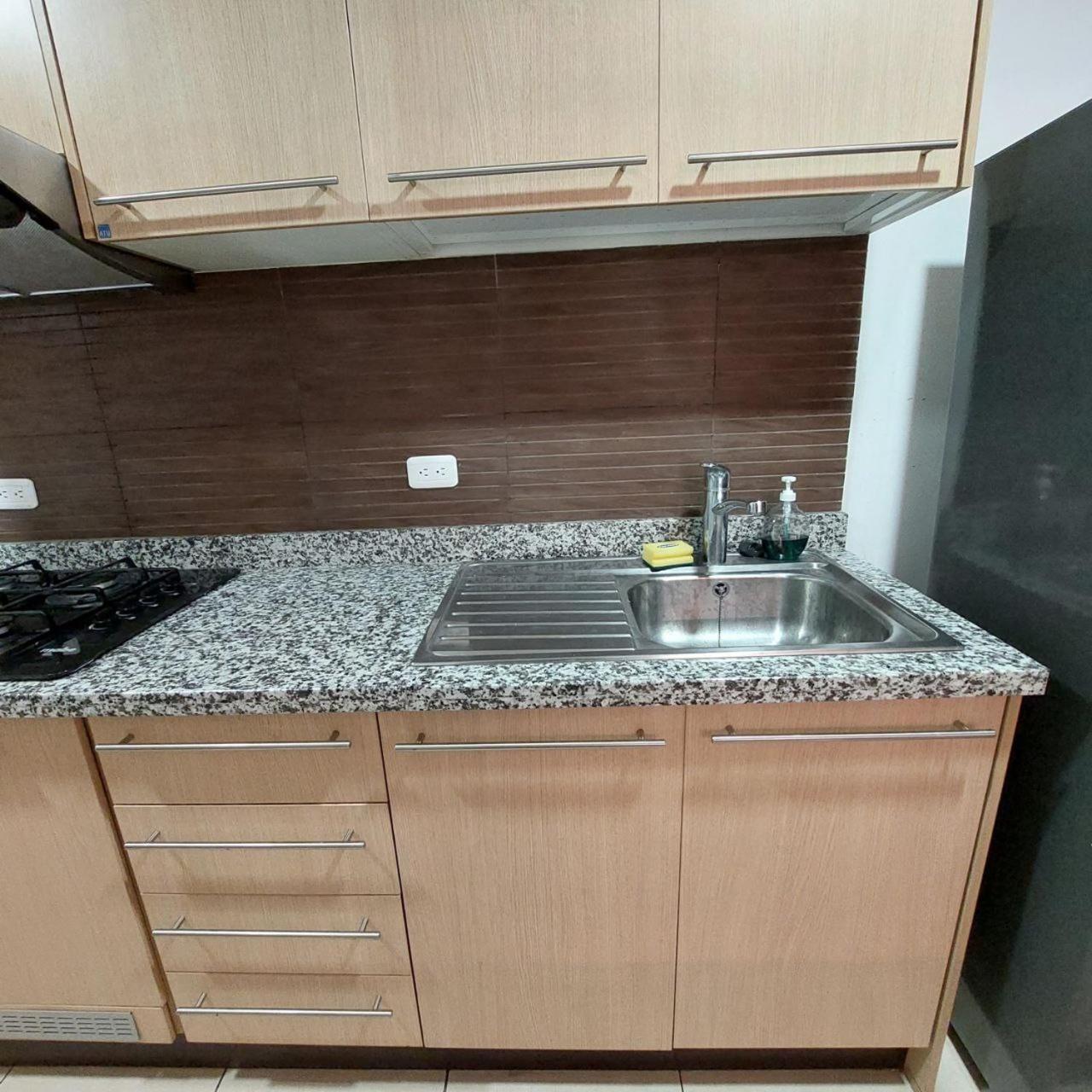 Departamento Cerca Del Quicentro Norte 公寓